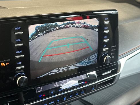 Used 2022 Toyota Sienna XSE w/ XSE Plus Package FWD image 22