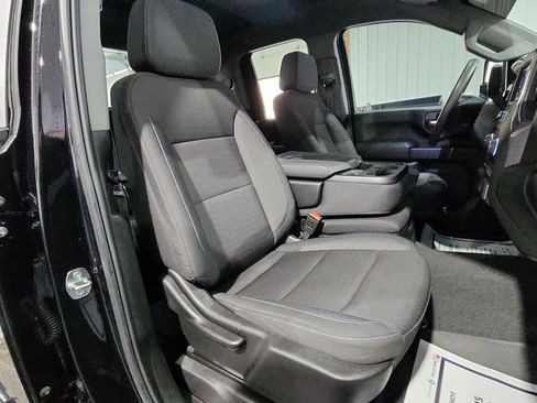 Used 2024 Chevrolet Silverado 2500 Custom w/ Custom Value Package image 27