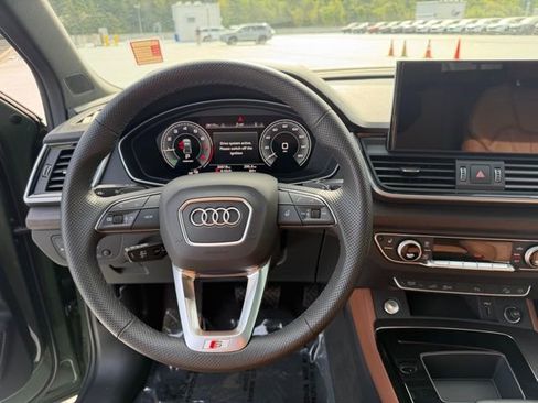 Used 2024 Audi Q5 e Premium Plus w/ Premium Plus Package image 13