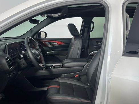 Used 2024 Chevrolet Traverse RS image 24