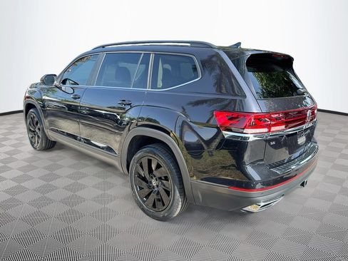 Used 2024 Volkswagen Atlas SE w/ Black Wheel Package FWD image 8