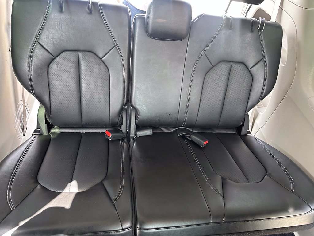 Used 2024 Chrysler Pacifica Touring-L FWD image 15