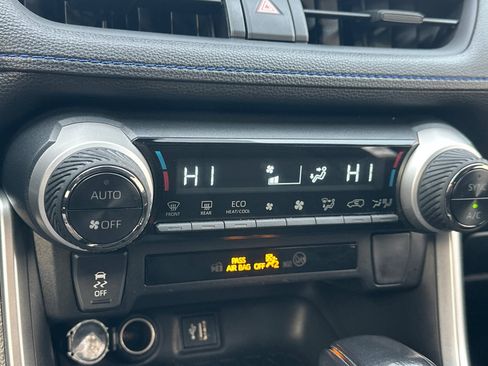 Used 2024 Toyota RAV4 SE image 28