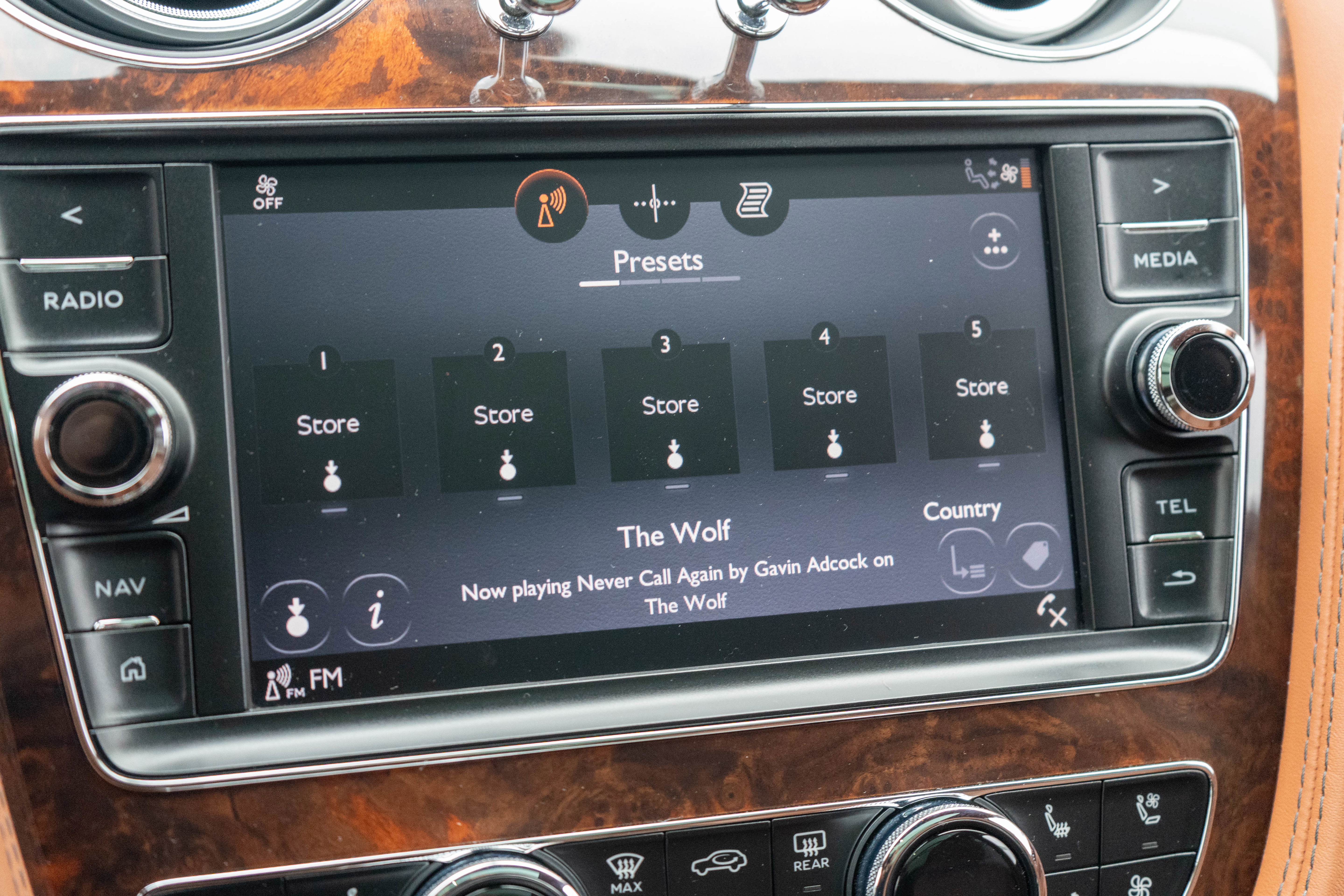 Used 2017 Bentley Bentayga AWD/4WD image 22