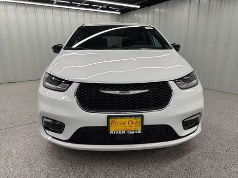 New 2026 Chrysler Pacifica Select image 2