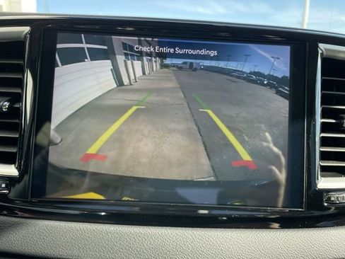 Used 2024 Chrysler Pacifica Touring-L FWD image 17