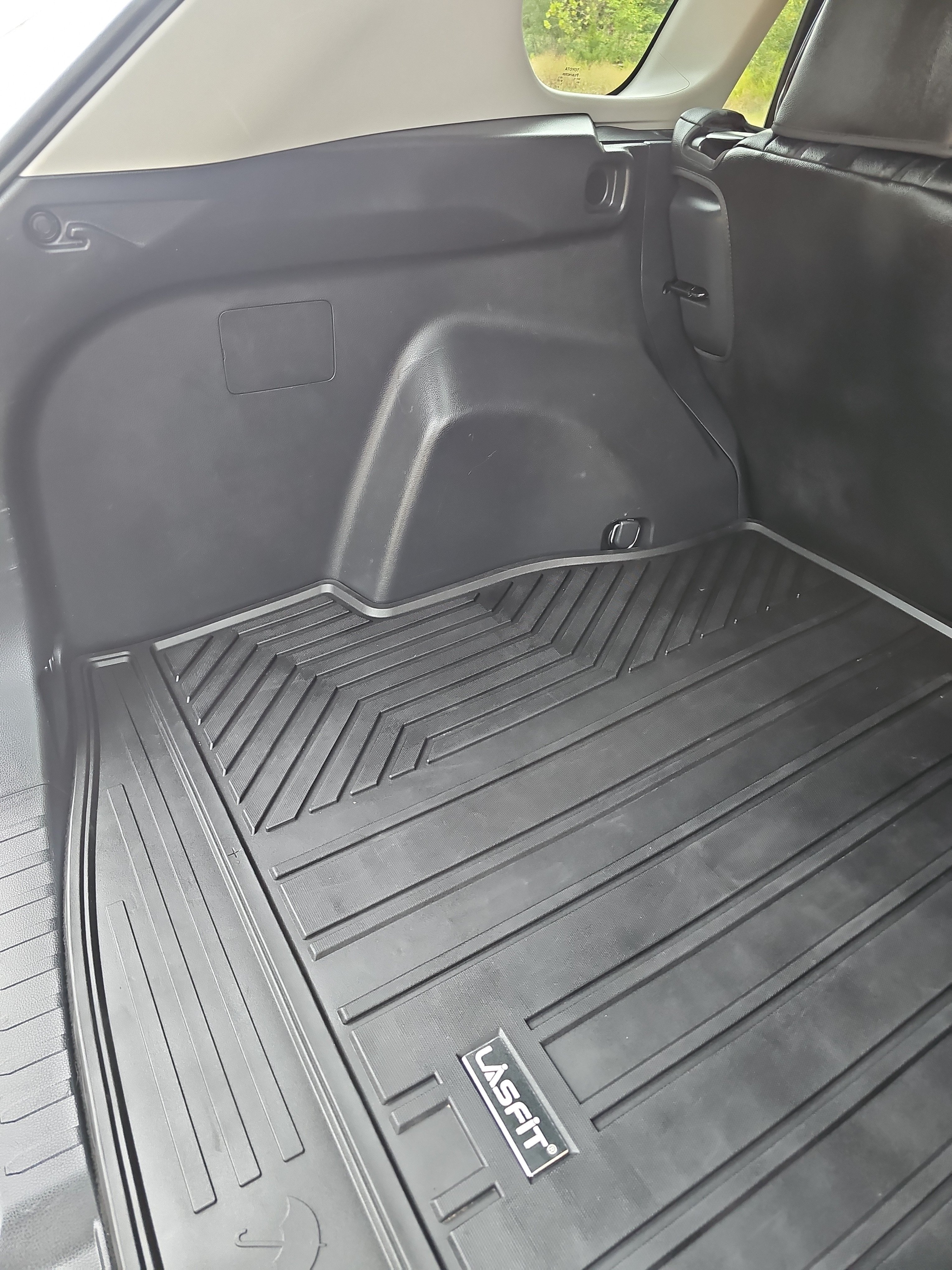 Used 2020 Toyota RAV4 XLE w/ Convenience Package FWD image 11