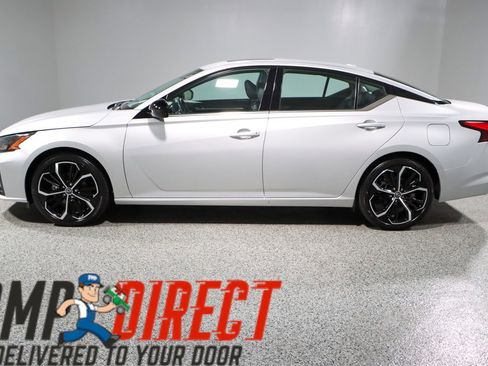 Used 2024 Nissan Altima 2.5 SR w/ SR Premium Package image 10