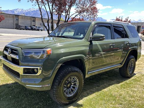 Used 2022 Toyota 4Runner Limited AWD/4WD image 11