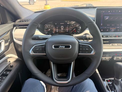 Used 2025 Jeep Compass Limited AWD/4WD image 15