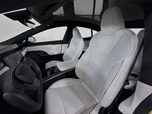 Used 2022 Tesla Model S Plaid image 2