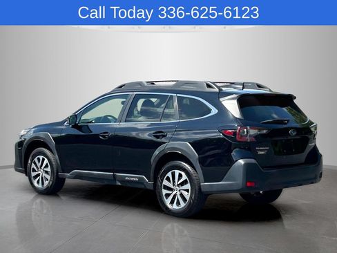 Used 2023 Subaru Outback Premium AWD/4WD image 3