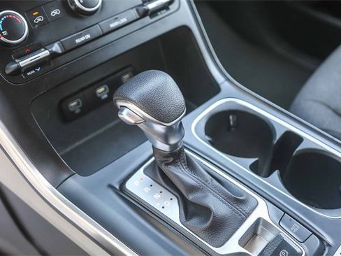 Certified 2022 Kia Carnival LX image 21