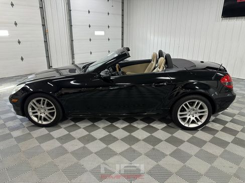 Used 2009 Mercedes-Benz SLK 300 image 3