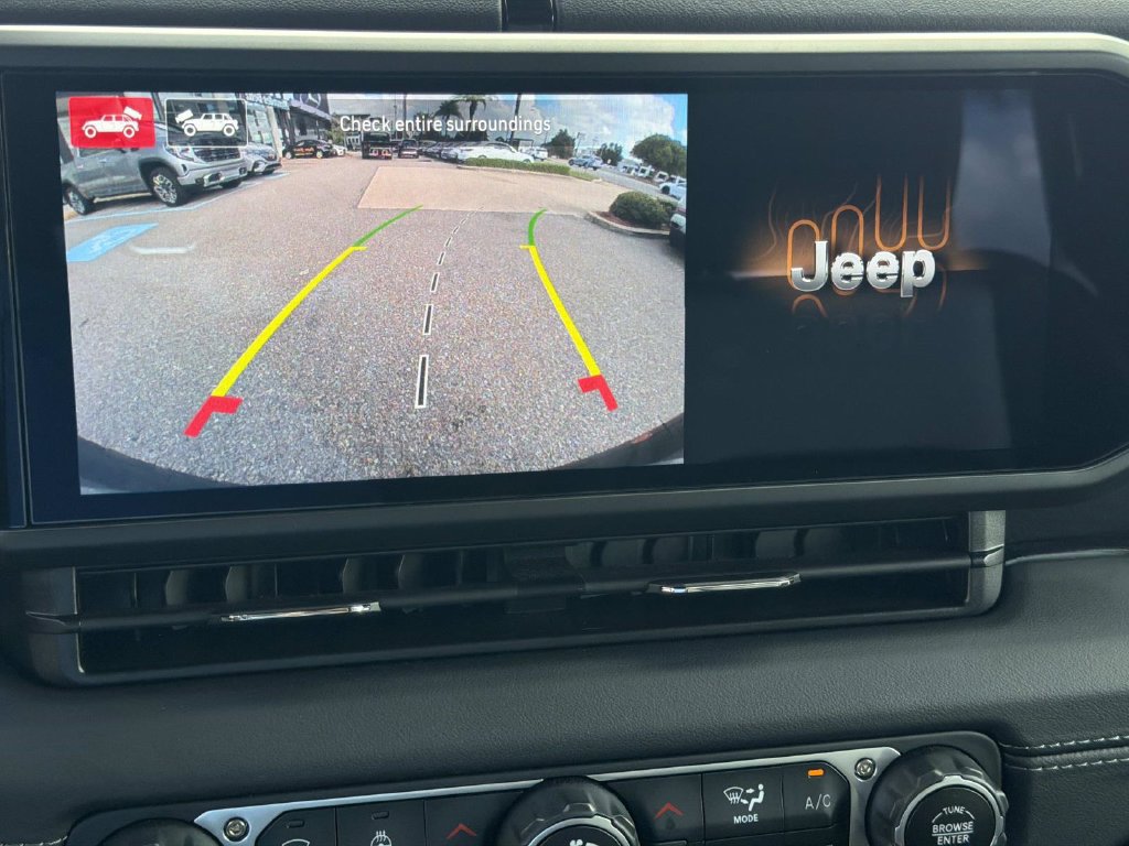 Used 2024 Jeep Wrangler Unlimited Sahara w/ Technology Group AWD/4WD image 25
