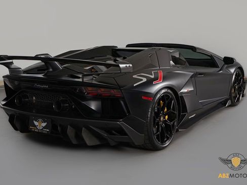 Used 2021 Lamborghini Aventador SVJ image 7