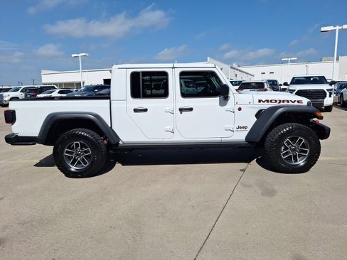Used 2025 Jeep Gladiator Mojave w/ Steel Bumper Group AWD/4WD image 7