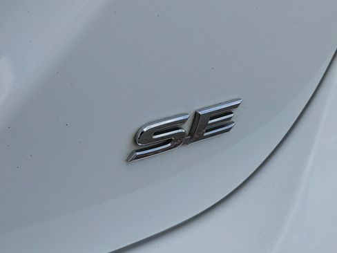 Used 2023 Toyota Camry SE FWD image 8