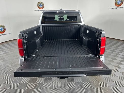 Used 2025 Toyota Tacoma TRD Off-Road AWD/4WD image 19