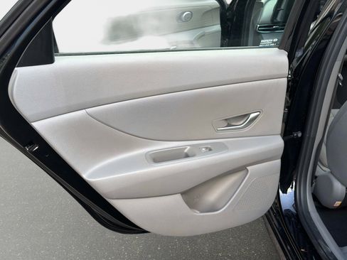 Used 2024 Hyundai Elantra SE image 13