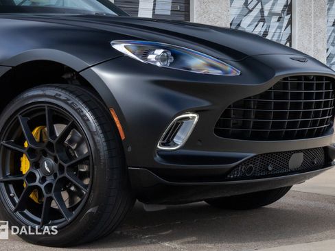 Used 2022 Aston Martin DBX image 2