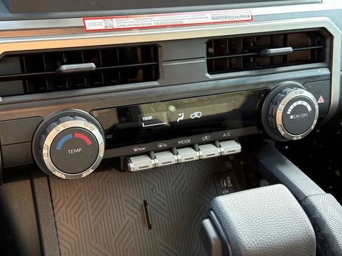 Used 2025 Toyota 4Runner SR5 AWD/4WD image 26