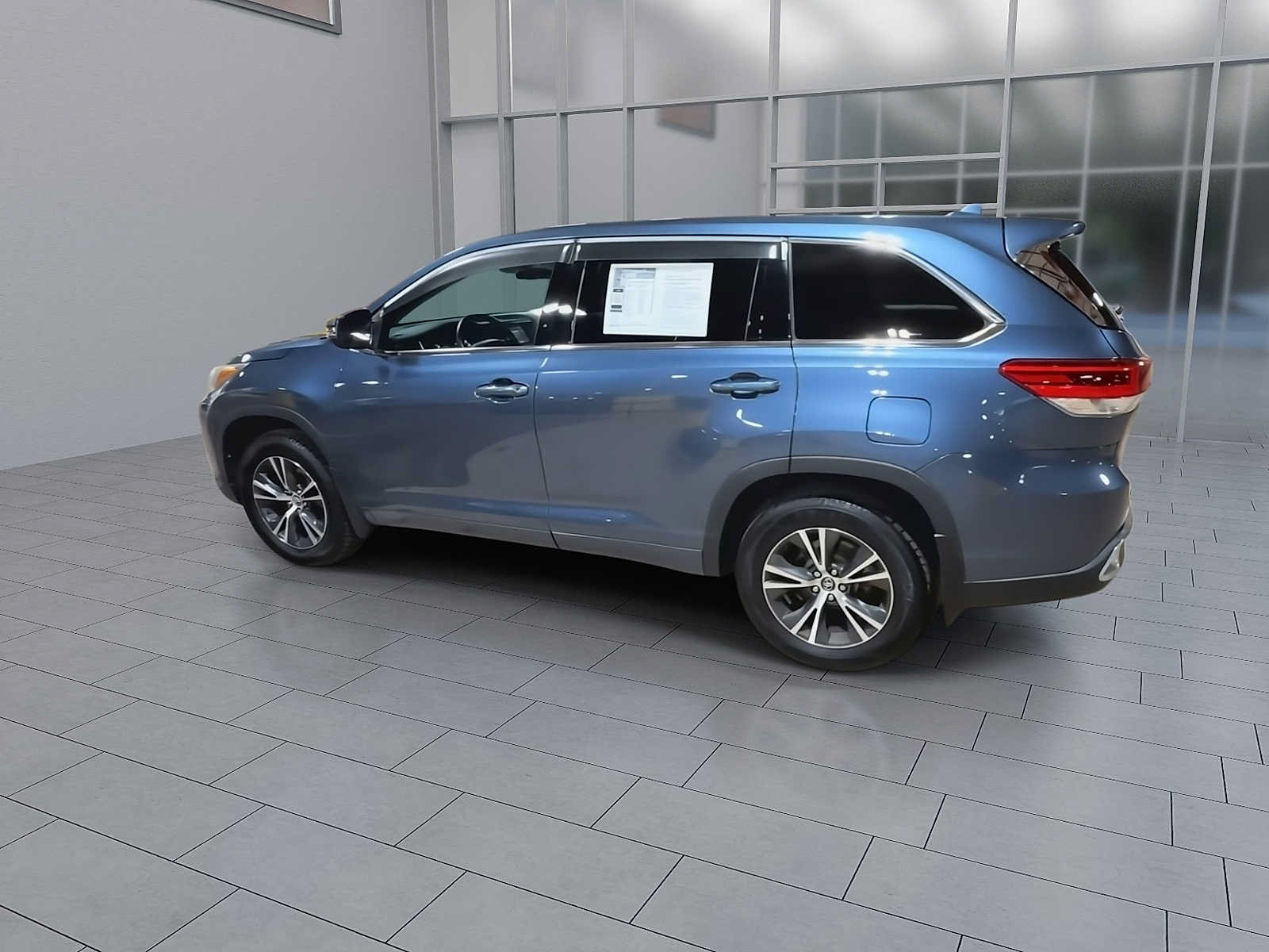 Certified 2017 Toyota Highlander Plus w/ Carpet Mat Package AWD/4WD image 6