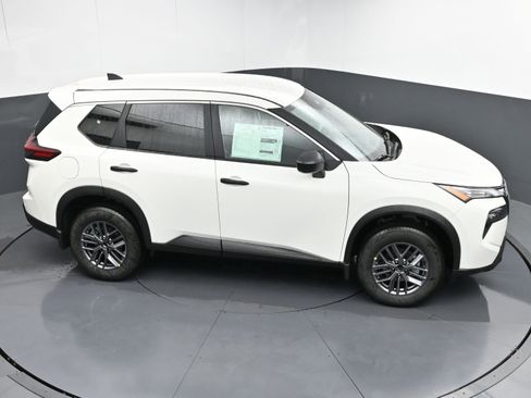 Used 2025 Nissan Rogue S image 21