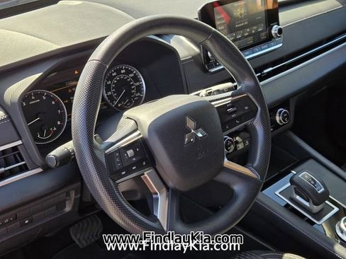 Used 2023 Mitsubishi Outlander ES FWD image 22