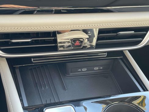 Certified 2026 Volkswagen Atlas SE w/ Panoramic Sunroof Package FWD image 28
