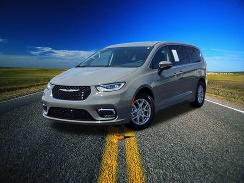 Certified 2023 Chrysler Pacifica Touring-L FWD image 31