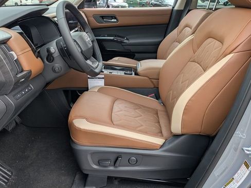 New 2026 Nissan Pathfinder Platinum image 14