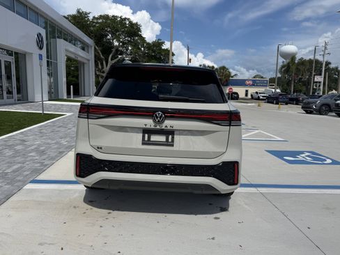 New 2026 Volkswagen Tiguan SE R-Line FWD image 4