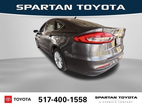 Used 2019 Ford Fusion SE FWD image 2