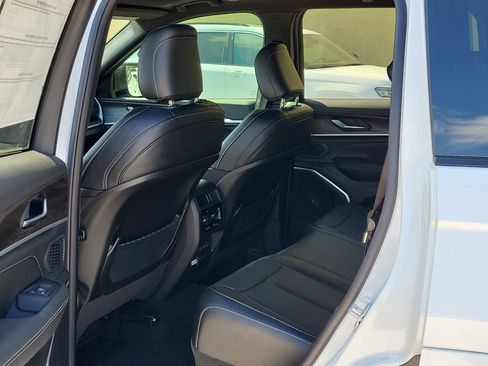 New 2026 Jeep Grand Cherokee Limited Reserve AWD/4WD image 12