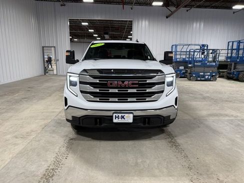 Used 2022 GMC Sierra 1500 SLE image 2