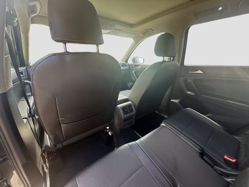 Used 2021 Volkswagen Tiguan SE w/ Panoramic Sunroof Package FWD image 24