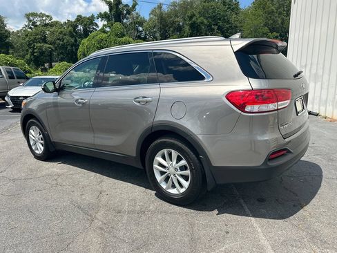 Used 2016 Kia Sorento FWD w/ LX Convenience Package image 8