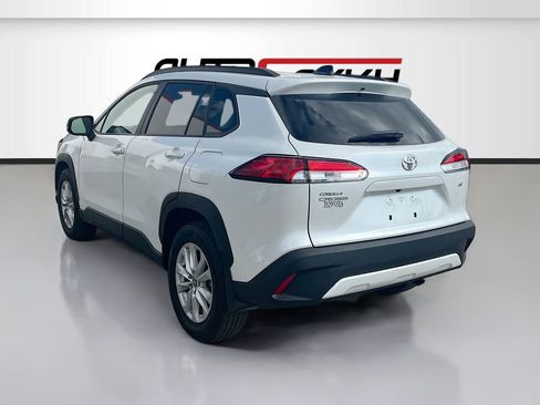 Used 2025 Toyota Corolla Cross LE FWD image 5