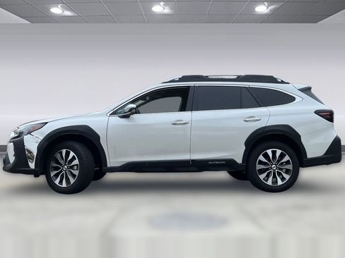 Used 2025 Subaru Outback Touring XT image 2