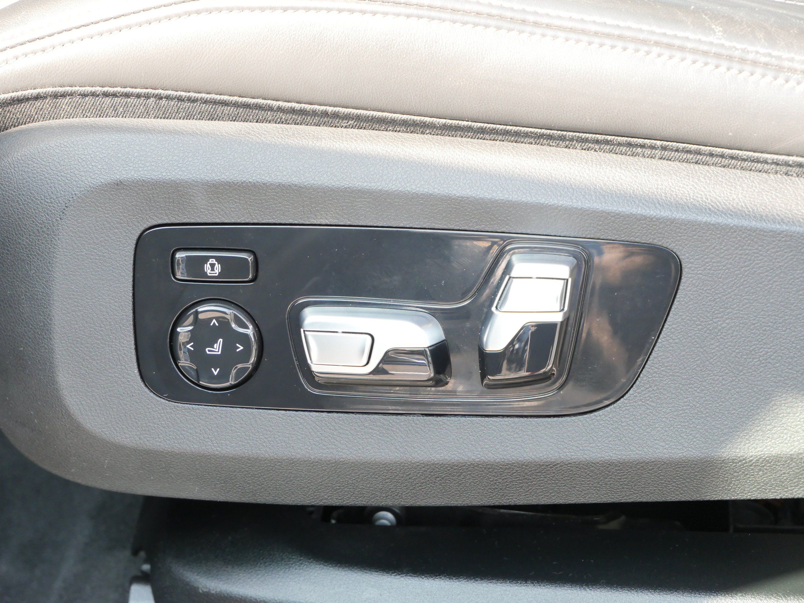 Used 2021 BMW X6 xDrive40i w/ Executive Package AWD/4WD image 14