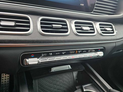 Used 2026 Mercedes-Benz GLS 450 4MATIC image 30