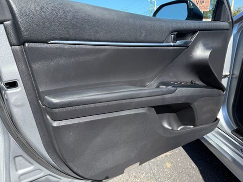 Used 2019 Toyota Camry LE image 9