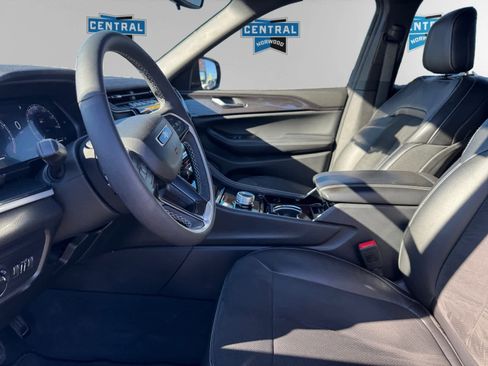 Certified 2023 Jeep Grand Cherokee Altitude image 17