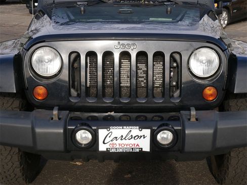 Used 2012 Jeep Wrangler Unlimited Sahara image 9