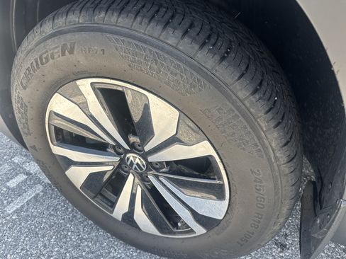 Used 2024 Volkswagen Atlas SE AWD/4WD image 12