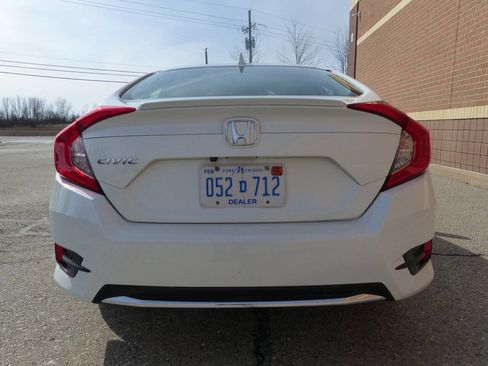 Used 2019 Honda Civic EX image 8