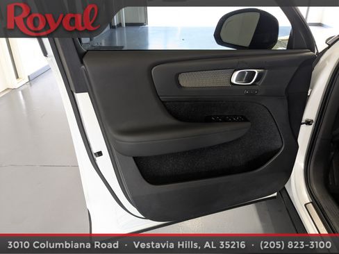 Used 2021 Volvo XC40 T5 R-Design w/ Climate Package AWD/4WD image 17