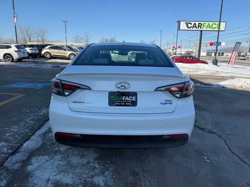 Used 2016 Hyundai Sonata Plug-In Hybrid image 10