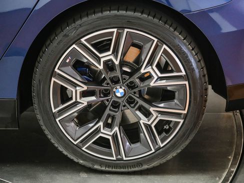 Used 2026 BMW 530i w/ M Sport Package RWD image 10